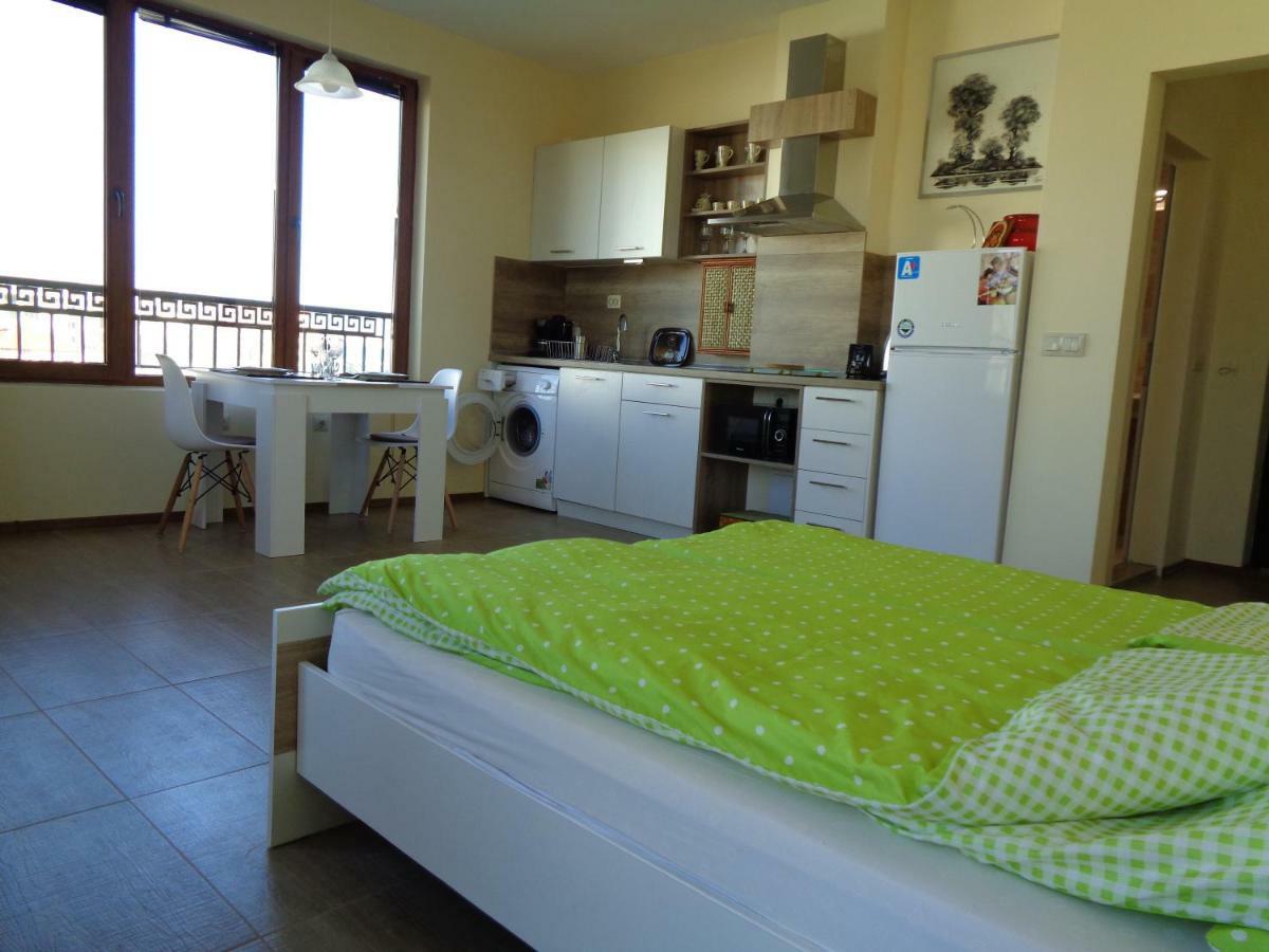 Nereya Palace Studio Mona Apartment Pomorie Exterior photo
