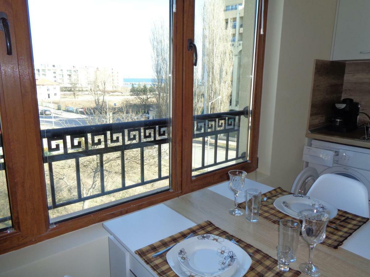 Nereya Palace Studio Mona Apartment Pomorie Exterior photo